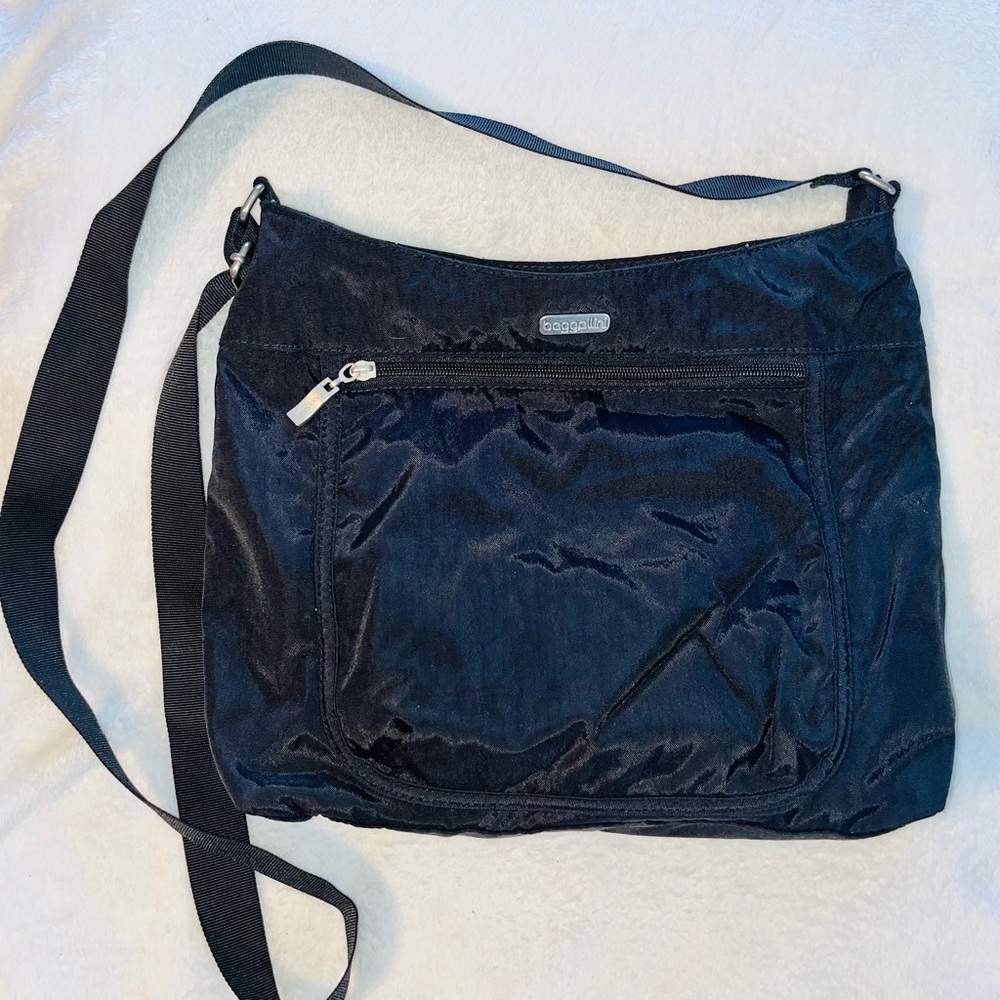 Baggallini Black Crossbody Bag - Picture 1 of 12